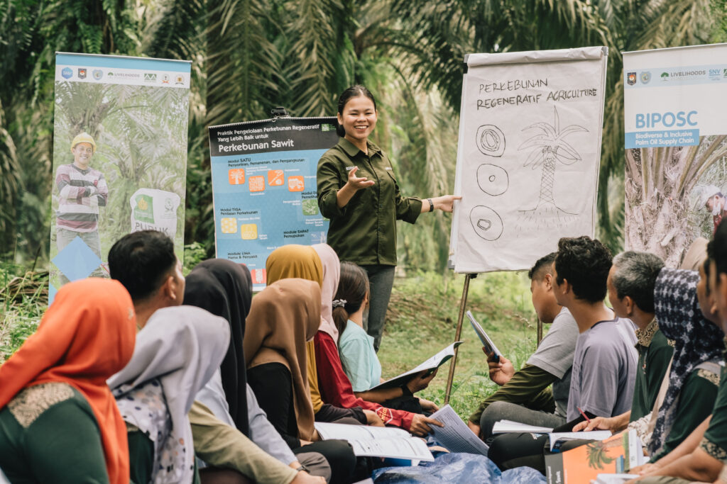 Musim Mas Smallholder farmers undergoing training on regenerative agriculture